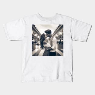 Kissing couple Kids T-Shirt